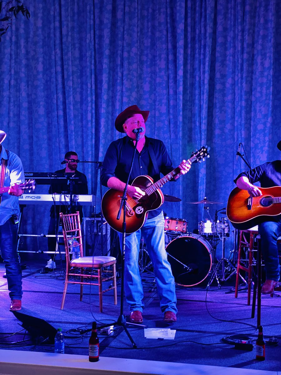 rwquach's tweet photo. So Pat Green showed up and played a few songs…Congratulations Stephanie &amp; Damian!  #texascountrymusic #waveonwave #college #takemebackto2001 https://t.co/wp5OeY6Wx1