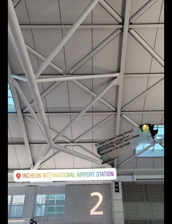 intoeunhwi's tweet photo. you know, just some clownery 🤡 https://t.co/HF2Bv47dqU