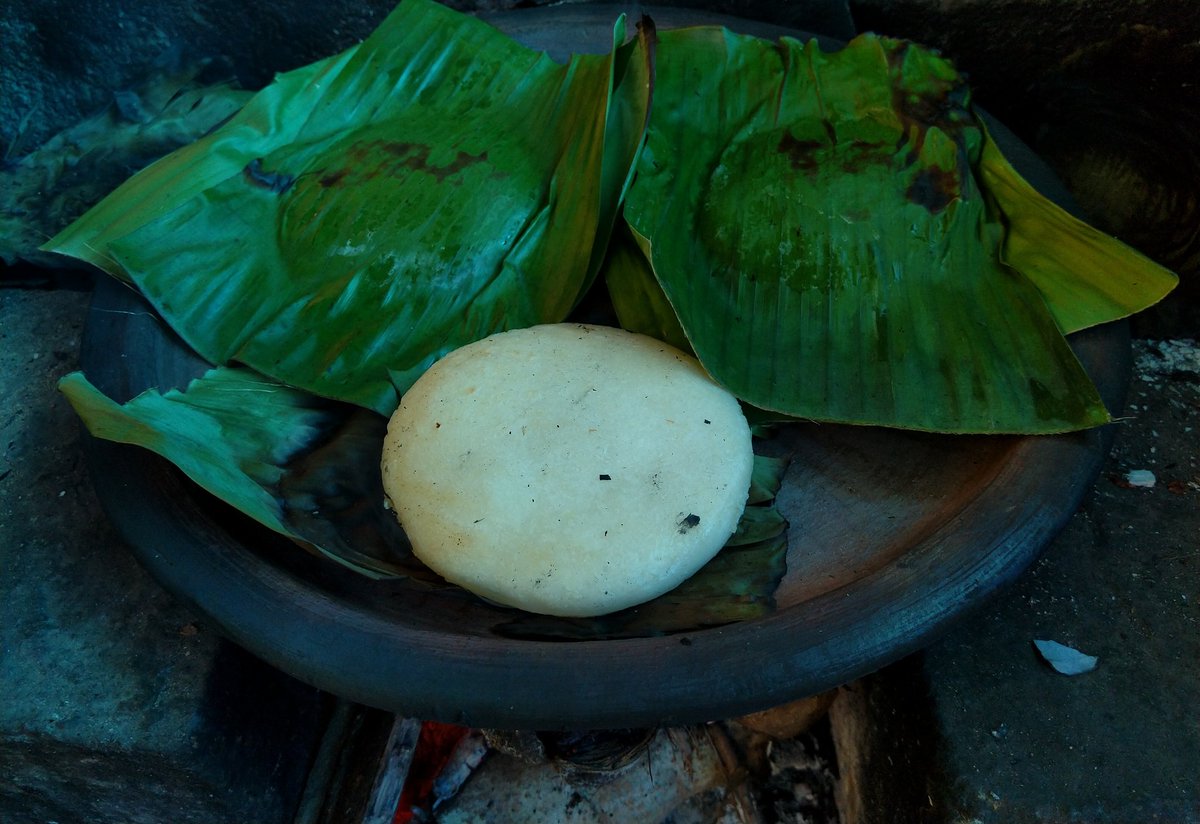 Theroshantk's tweet photo. ടയർ പത്തിരി😋.
#goodmorning
(ഉപ്പൂപ്പ അരച്ചു ചുട്ട പത്തിരി എന്നും പറയും)
#pathiri https://t.co/VSWpleajwc