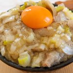 ネギ塩味が豚バラ肉ととっても合いそう!お肉を食べたい気分のときにもぴったりそうな、丼ものレシピ!