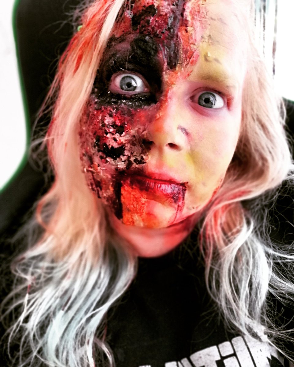 NzZombieGirl's tweet photo. Zombody help me!!!
Going live soon....
https://t.co/VHVwN97gzB 
@xboxanz @twitchanz
@gamehubnz
#spooktober
#twitchaffiliate
#twitchanz
#halloweenmakeup
#zombie https://t.co/Y19IUnL8iO