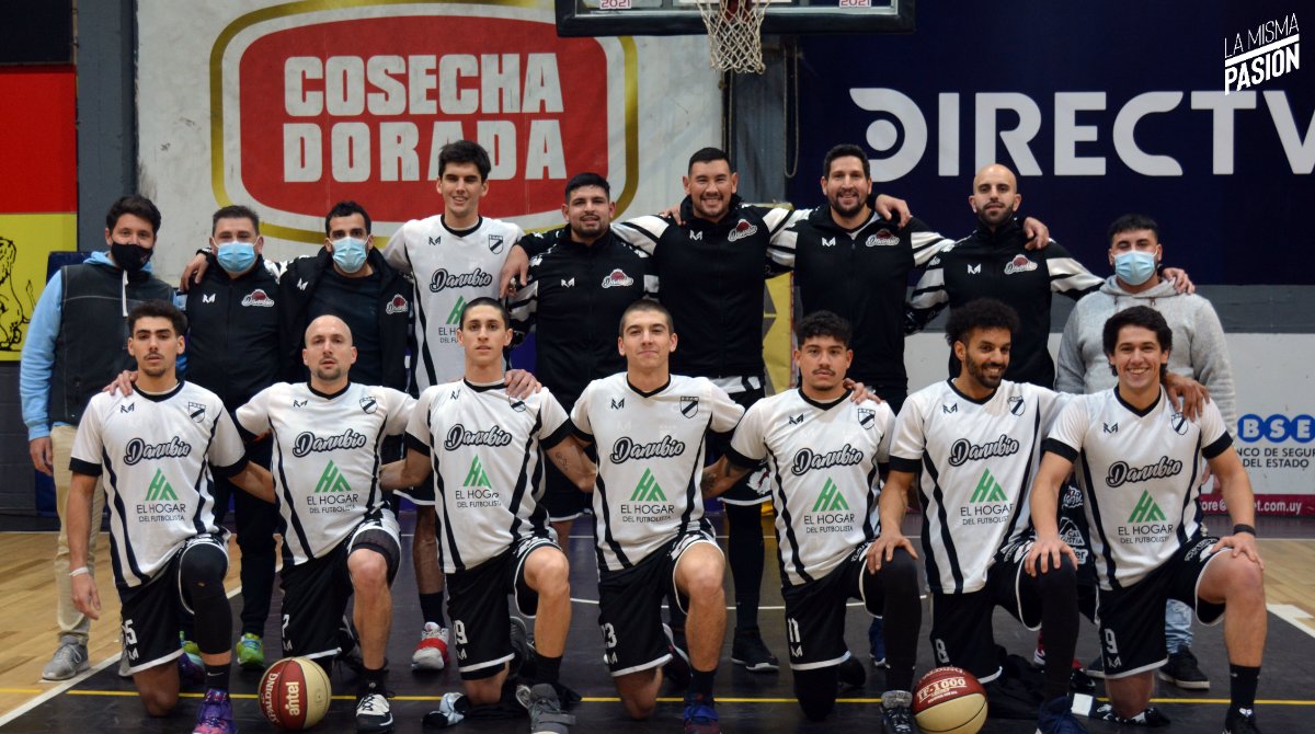 DFCBasquetbol's tweet photo. ¡𝗚𝗿𝗮𝗰𝗶𝗮𝘀, 𝗴𝗿𝗮𝗰𝗶𝗮𝘀 𝘆 𝗺𝗮́𝘀 𝗴𝗿𝗮𝗰𝗶𝗮𝘀!

Hicieron feliz y le devolvieron la ilusión a todo un barrio que empujaban con ustedes en cada partido.

💪 Hay @DFCBasquetbol para rato.

#𝐋𝐚𝐌𝐢𝐬𝐦𝐚𝐏𝐚𝐬𝐢𝐨́𝐧⚫⚪ https://t.co/KWPvyJacwe