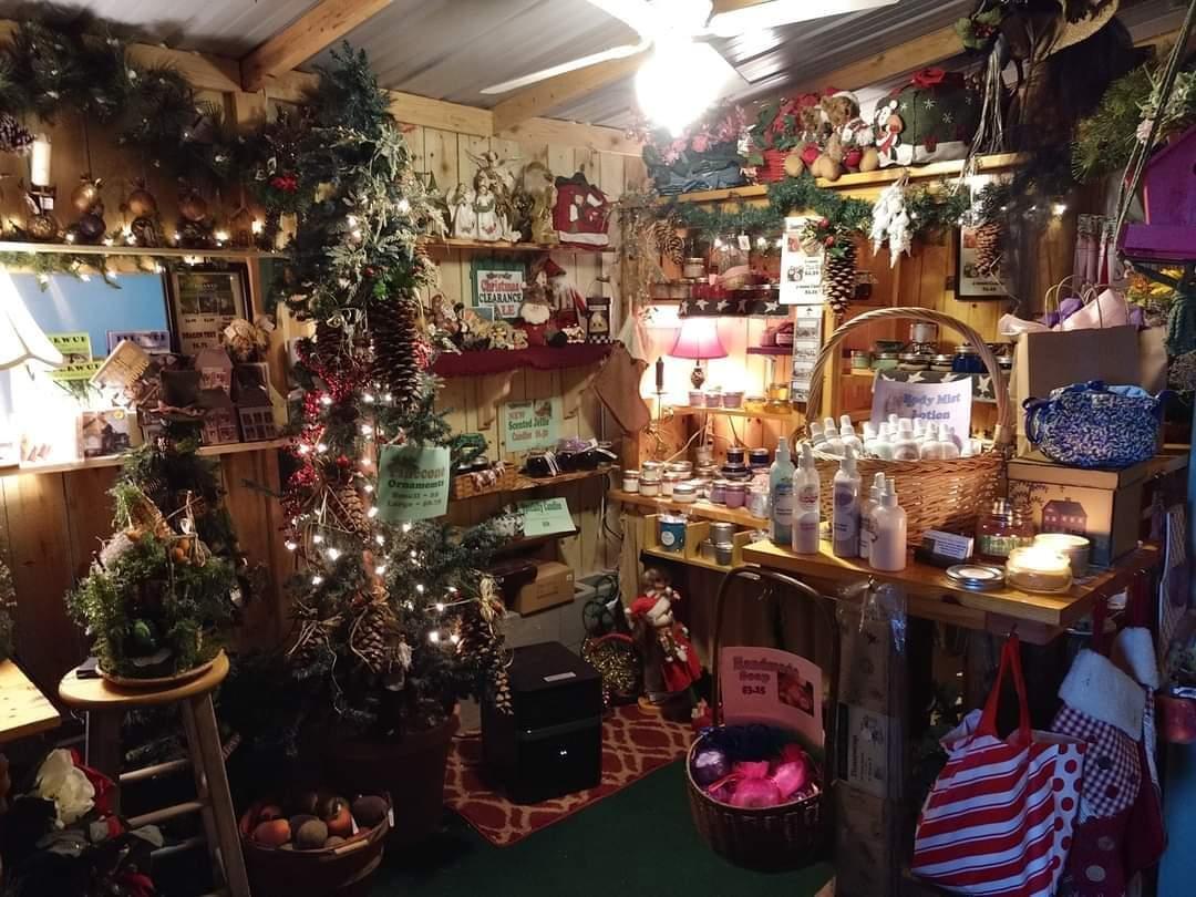 ChrisCsd1's tweet photo. #Bagley #Minnesota #USA #RummageSale #ProduceSale
@treequeen #Weekend #Sunday
#MyLittleShop If you're in the area, do try & get along to Marilyn's great sale in her wonderful & magical shop. So many things to see there & a wonderful variety of items to buy! :-) https://t.co/qiN49kesHT