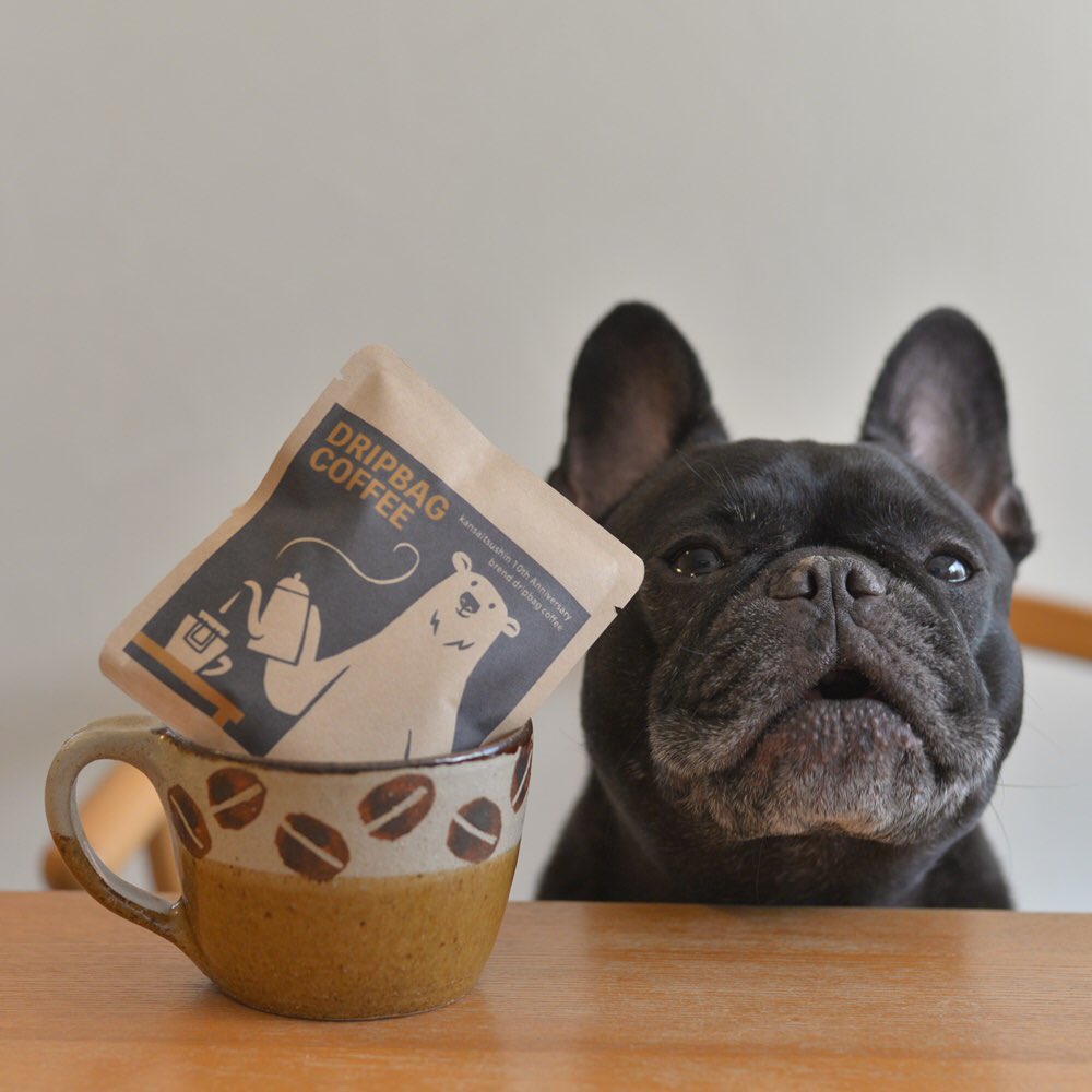 関西つうしんさんで開催中の
推し展では
coffeekirakuさんの
自家焙煎コーヒー☕も
販売中です。

田原あやさん、オグチヨーコさん
macokumaさんの
可愛いパッケージ❤️
プレゼントにも
<a href="/kansaitushin/">雑貨ギャラリー関西つうしん【公式】夏季休廊中</a>