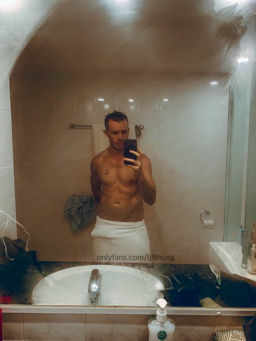 Who wants to join me in the shower to save water? ???? https://t.co/T3NBANakFY
