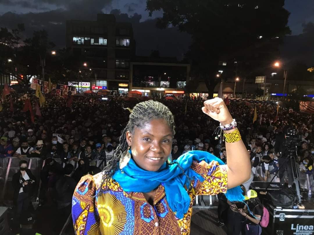 Mi dignidad (Mi Voto) es libertario para recuperar mi dignidad!!!
<a href="/GustavoBolivar/">Gustavo Bolívar</a> 
<a href="/petrogustavo/">Gustavo Petro</a> 
<a href="/ONIC_Colombia/">Organización Nacional Indígena de Colombia - ONIC</a> 
<a href="/saday_rosado/">Saday Aty Zarkuney</a> 
<a href="/ActividadOPIAC/">OPIAC Amazonía</a> 
<a href="/Orivac_Colombia/">Organización Regional Indígena del Valle del Cauca</a> 
<a href="/MujeresWayuu/">Fuerza Mujeres Wayuu</a> 
<a href="/WAYUUNAIKI_VE/">WAYUUNAIKI</a> 
<a href="/CaoiAndina/">CAOI</a> 
<a href="/asociacionminga/">Asociación MINGA</a> 
<a href="/bbcmundo/">BBC News Mundo</a> 
<a href="/Betocoralg/">Beto Coral</a> 
<a href="/Margaritarosadf/">Margarita Rosa</a> 
<a href="/ONUMujeres/">ONU Mujeres</a>