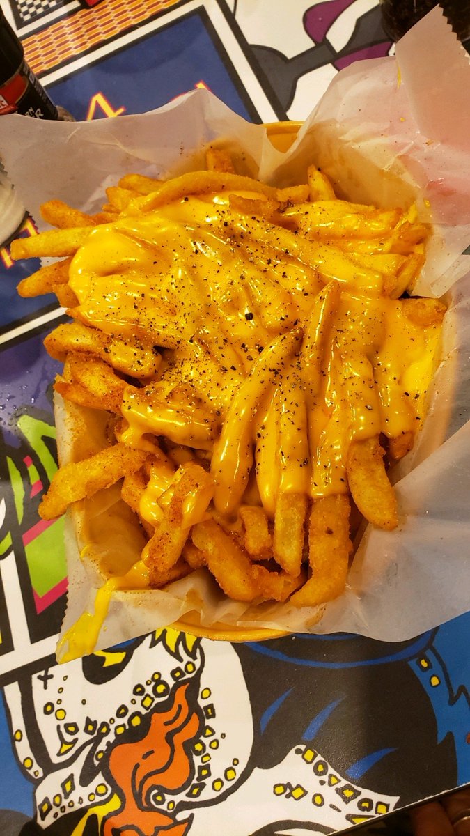 SJfoodscene's tweet photo. Apps at The Chicken or the Egg: Buffalo wings and cheese fries with Old Bay seasoning. Outrageously delicious. Tried to get into @Buckalews for dinner but it was a long-ish wait. So we ended up at the #SeaShellResort for snacks and drinks. #LBI #CHEGG #lbieats https://t.co/KvsBkPYiUt