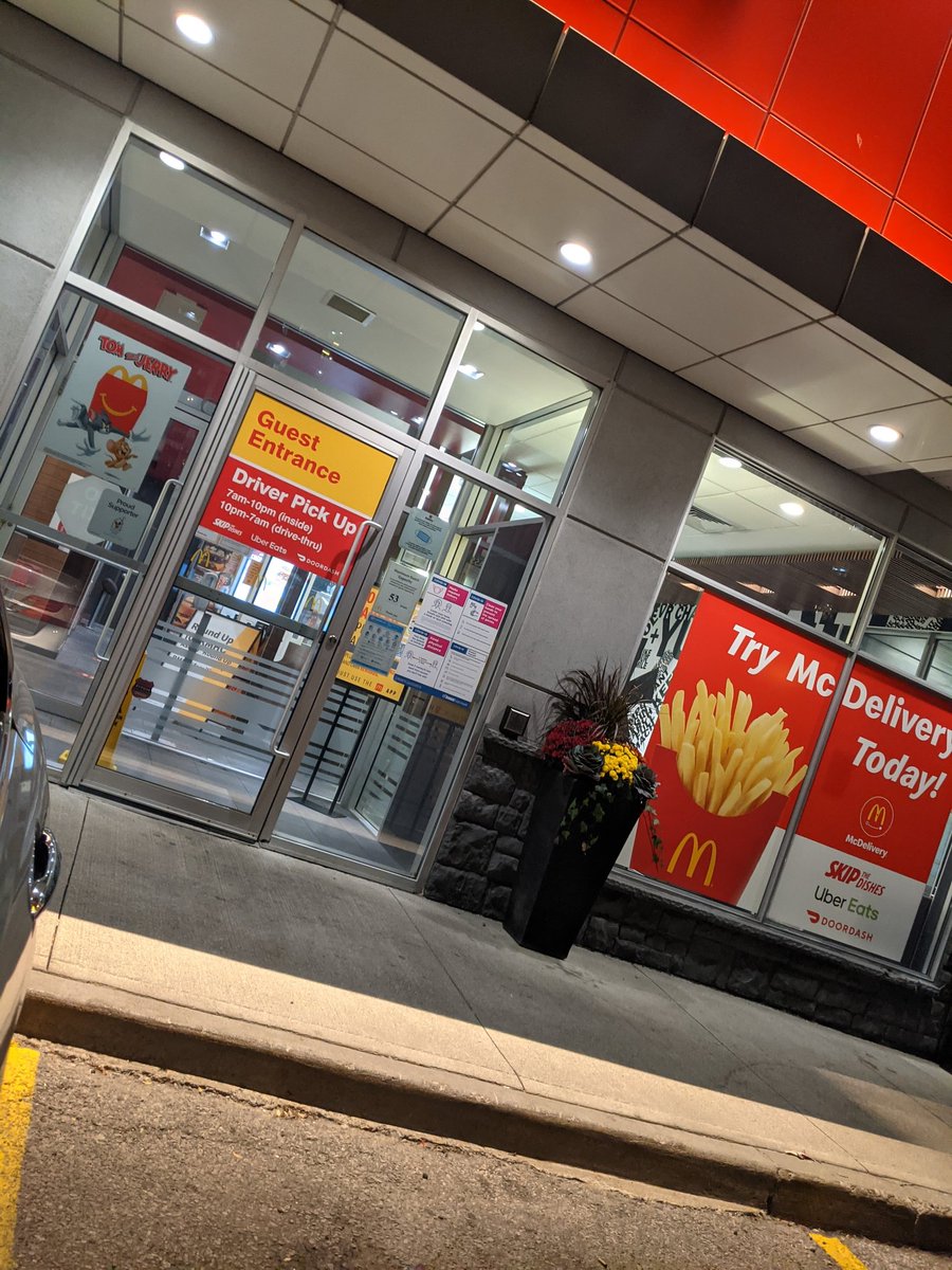Sitting here for 31 min for a mobile drive thru order and they've brought me two wrong orders already.  What a joke.  How long does it take to make a Big Mac combo and nuggets   <a href="/McDonaldsCanada/">McDonald's 🇨🇦</a> ??