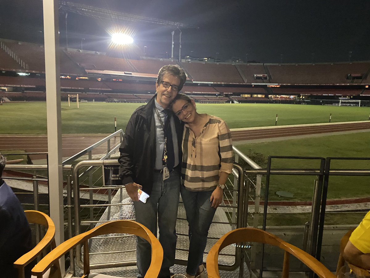 fb valezka tweet media