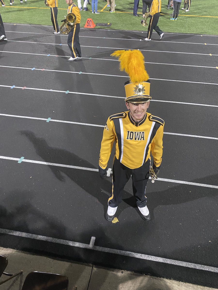 bethbasinger's tweet photo. Super fun night at the Urbandale Marching Invitational! #GoHawks #HMB141 #ProudMomma https://t.co/LdkzudqMXv