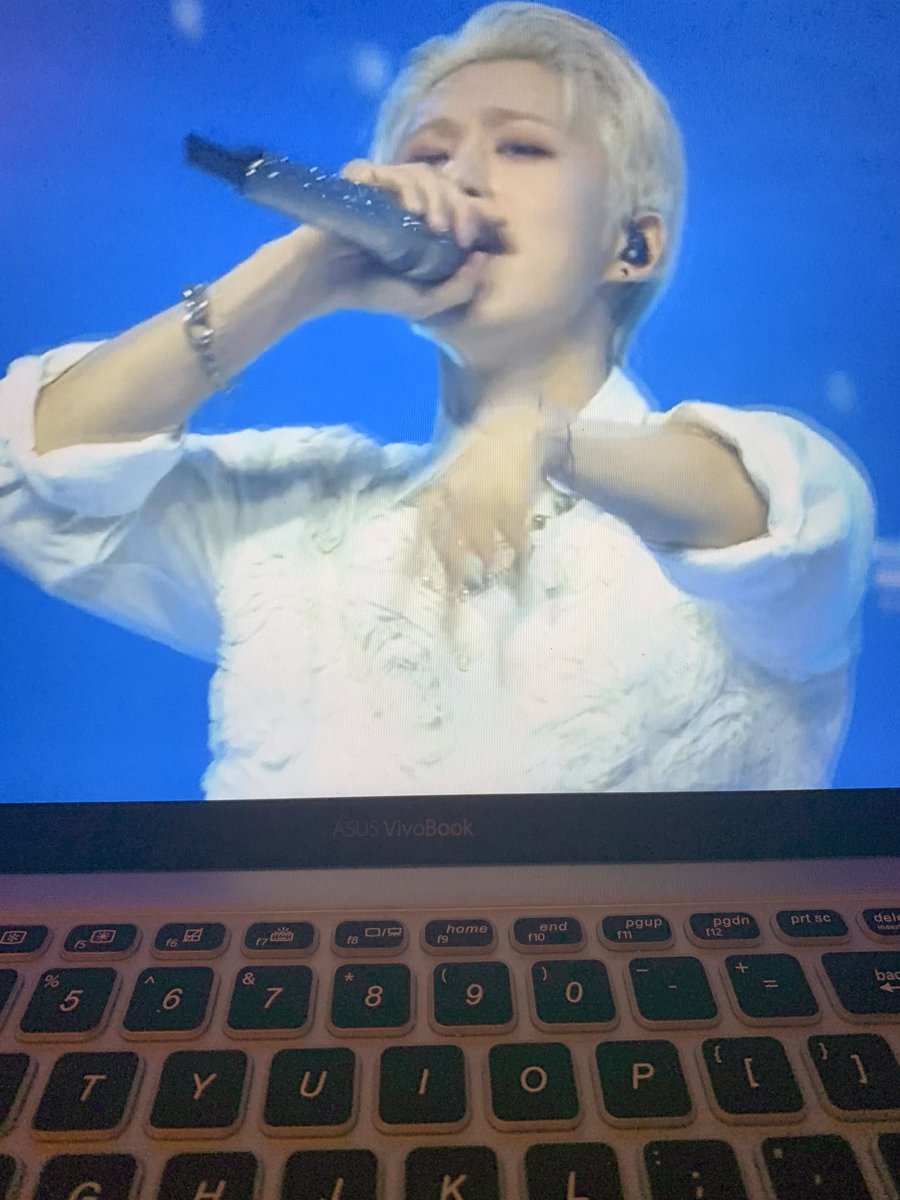 bobbin___'s tweet photo. HANDSOME SANGAT NI 😭😭
B.I ROCK THE STAGE

#1stOnlineConcertBI 
#비아이_첫솔콘_1열탑승 @shxx131bi131 https://t.co/8etu0CHtuw