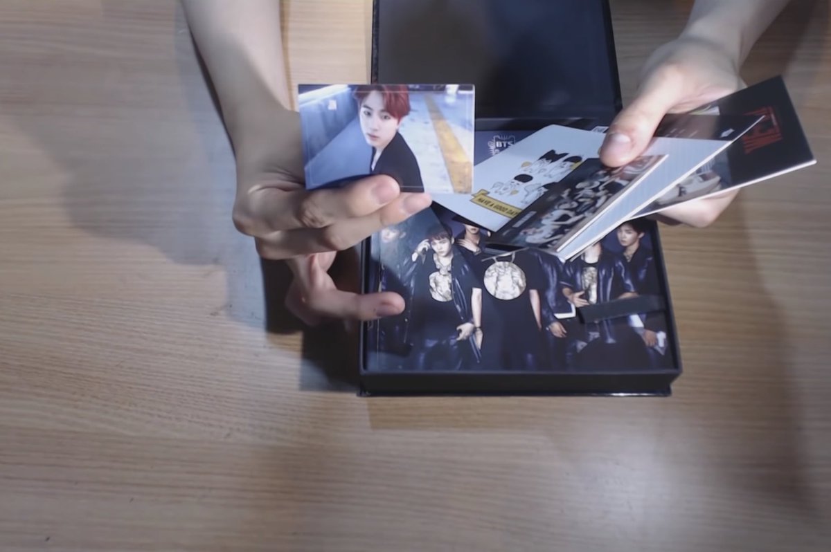 yoonjinfiles's tweet image. yoongi being the most successful seokjin photo card collector !!
