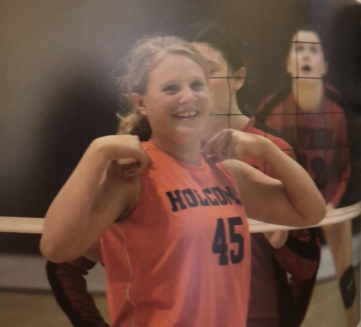 MadiRuda's tweet photo. I am grateful that I get to work with athletes here in Wichita everyday, but rarely do I have time to watch my sisters play the sports they love. There’s no words to describe how proud I am of them and all they accomplish. Especially Cole tonight for reaching 1,000 career kills! https://t.co/2bY01OEMYB