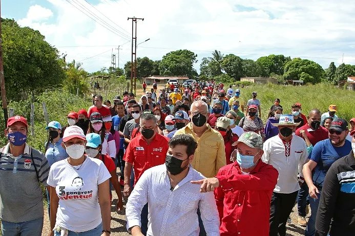 ErnestoLunaPsuv's tweet photo. ¡𝗔𝗚𝗨𝗔𝗦𝗔𝗬!
El pecho se nos llena de orgullo cada vez que visitamos el municipio #Agusay porque el amor de su gente hacia nosotros es excepcional.
Caminar sus calles, saludar a los vecinos, ¡jugar dominó! Por cierto, mañana compartiré un video de una jugada maestra que https://t.co/c2ejo50E9w