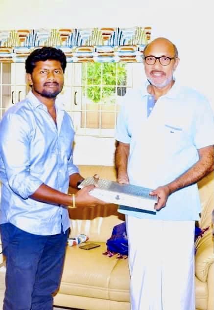 vraja_producer's tweet photo. நல்ல படைப்பாளி #பகுத்தறிவாளர் அன்பு அண்ணன் திரு #சத்யாராஜ் என்ற கலை சிற்பியான ஜாம்பவானுக்கு என் இனிய பிறந்த நாள் நல்வாழ்த்துக்கள்..🎂💐🎉
#happybirthdaysathyaraj #happybirthdayactorsathyaraj #uniccagym #aruvasanda #actorraja #Sathyaraj #paarkavi @Sibi_Sathyaraj @uniccagym https://t.co/1f55LA1m0e