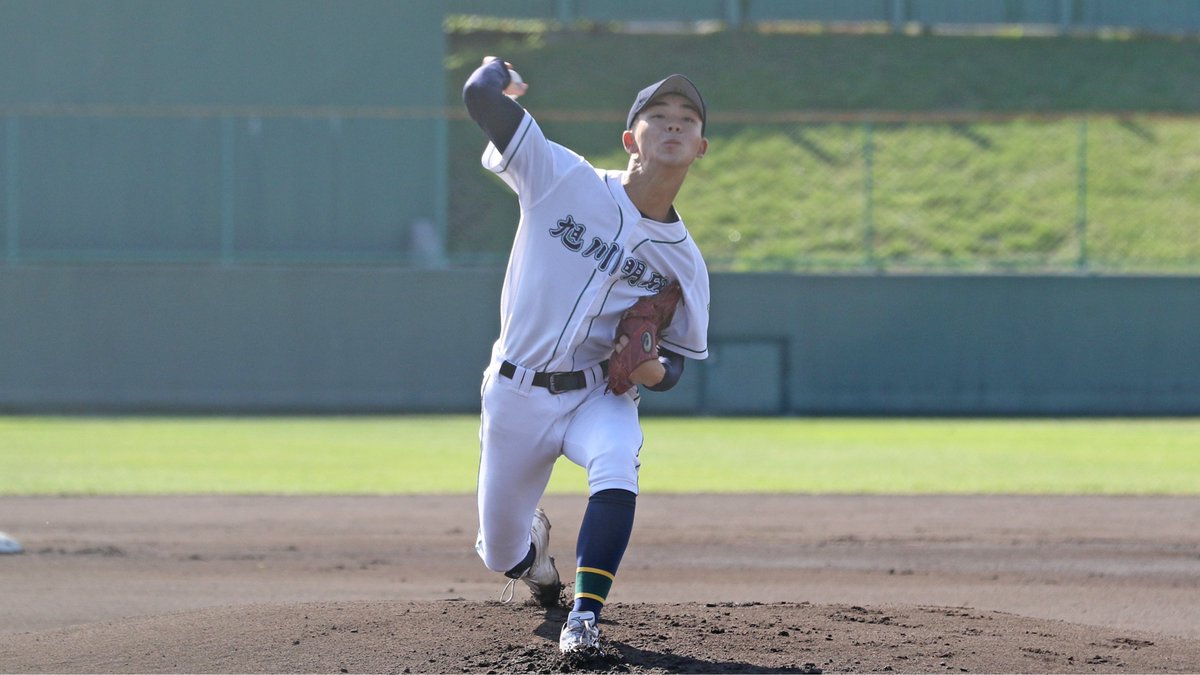 doshinsports's tweet photo. 準々決勝は #旭川明成 が５－０で #滝川西 に快勝。１９年ぶりに秋１勝を挙げました。当時も相手は滝川西。公式戦初先発のエース・三上太土（たいと、２年）が７回０封９Ｋ。兄・竜輝さんは滝川西2017年夏の甲子園戦士。何かと因縁深い対決を制し、初の１大会２勝へ勢いを付けました。（担当・西川） https://t.co/NvCYv2oAOj