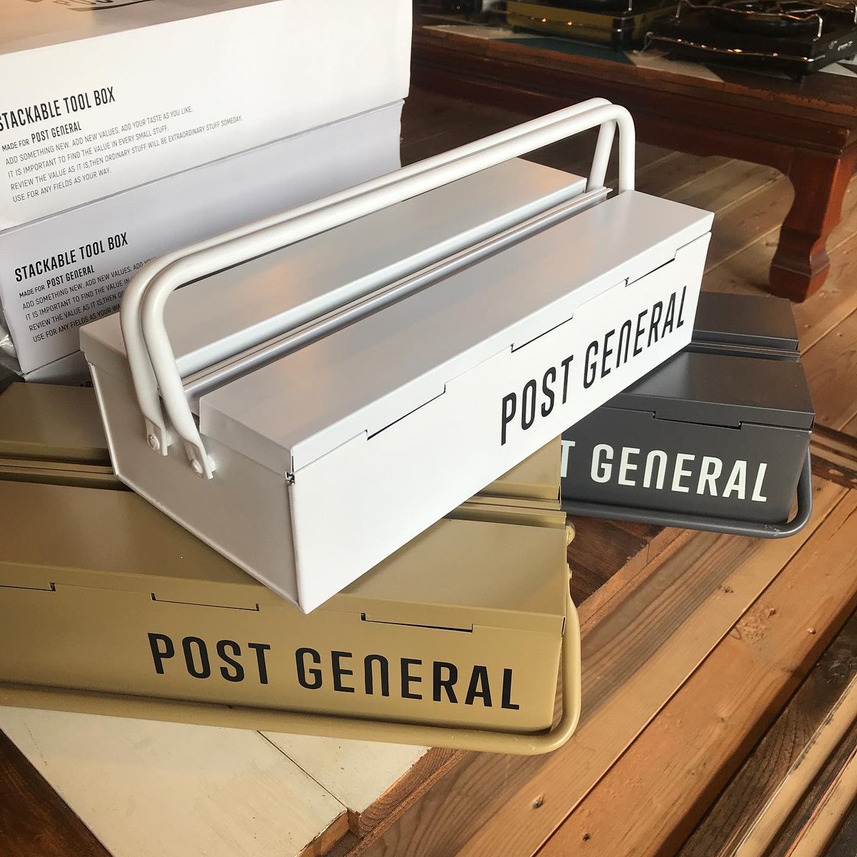 tateisukanna_'s tweet image. 新たらしくホワイトも
タテイスカンナに到着です

用途別に一色ずつ
なんて使い方もアリ

好きな分だけ

積み重ねちゃってよ

#タテイスカンナ #StackableToolBox #postgeneral #White #beige #Black #ツールボックス #スチール #38x16x9cm #キャンプ #アウトドア