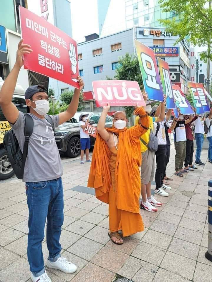 Protest against military dictatorship &amp; showing their support to <a href="/NUGMyanmar/">National Unity Government Myanmar</a> by Burmese activists in Osan , South Korea #WhatsHappeningInMyanmar #Oct3Coup