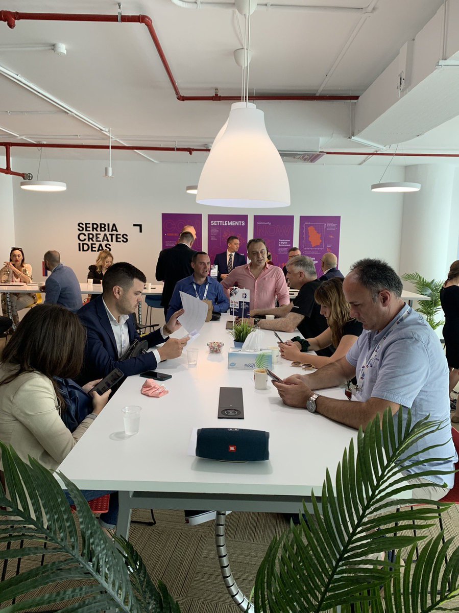 Privrednakomora's tweet photo. Vredno i radno od prvog dana #serbiabusinesshub @expo2020dubai 🇷🇸🇦🇪🙌🏻
Srpski privrednici pred odlazak u Paviljon Republike Srbije #expo2020serbia dogovaraju današnje aktivnosti.
#privrednakomorasrbije https://t.co/cIPwpMsopc