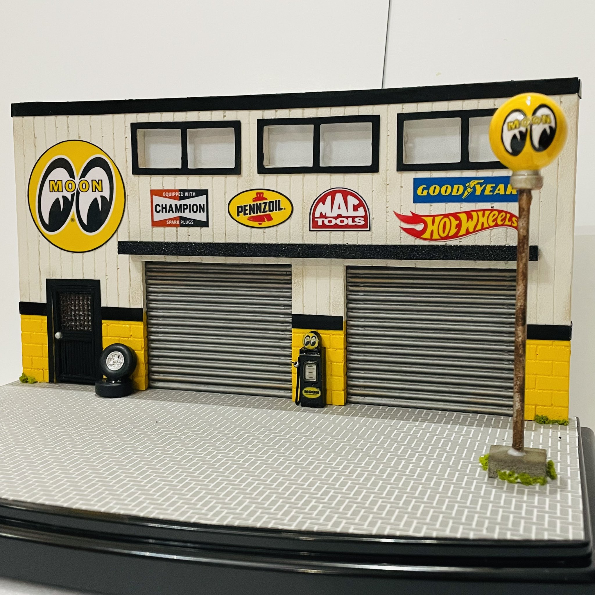1/64 ガレージ　ムーンアイズ仕様　防塵アクリルケース付属　ホットウィール 1/64 ガレージ ムーンアイズ仕様 防塵アクリルケース付属 ホット