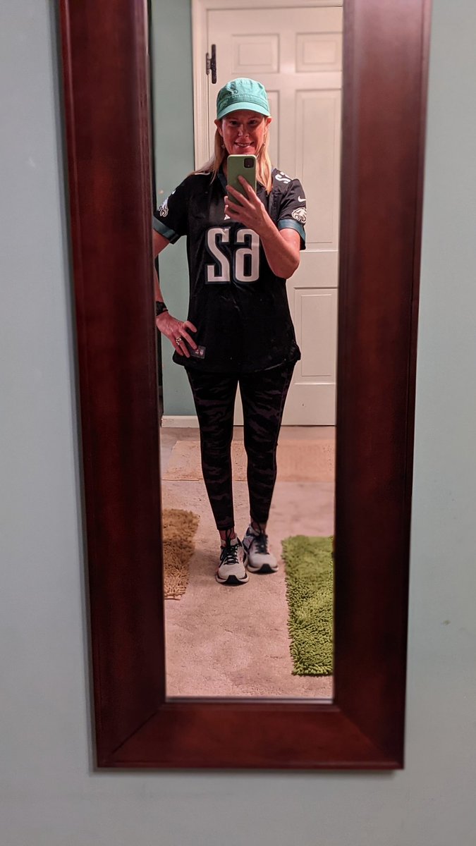 LaurenAPN's tweet photo. Good morning Eagles Nation! Up and at it! Regardless how we do today, we've never lost at tailgating! Cheesy hash brown casserole anyone? ๐๐๐ฆ
๐
#FlyEaglesFly
#BirdGang
#F2Crew https://t.co/IR9l5MjDAK
