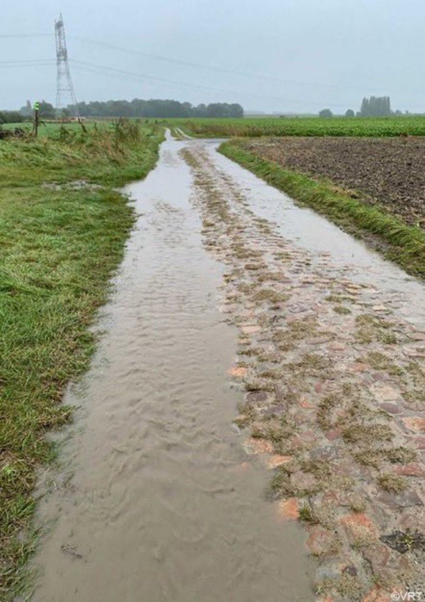 #elinfiernodelnorte deja lo que estés haciendo que la carrera empieza ya! #ParisRoubaix