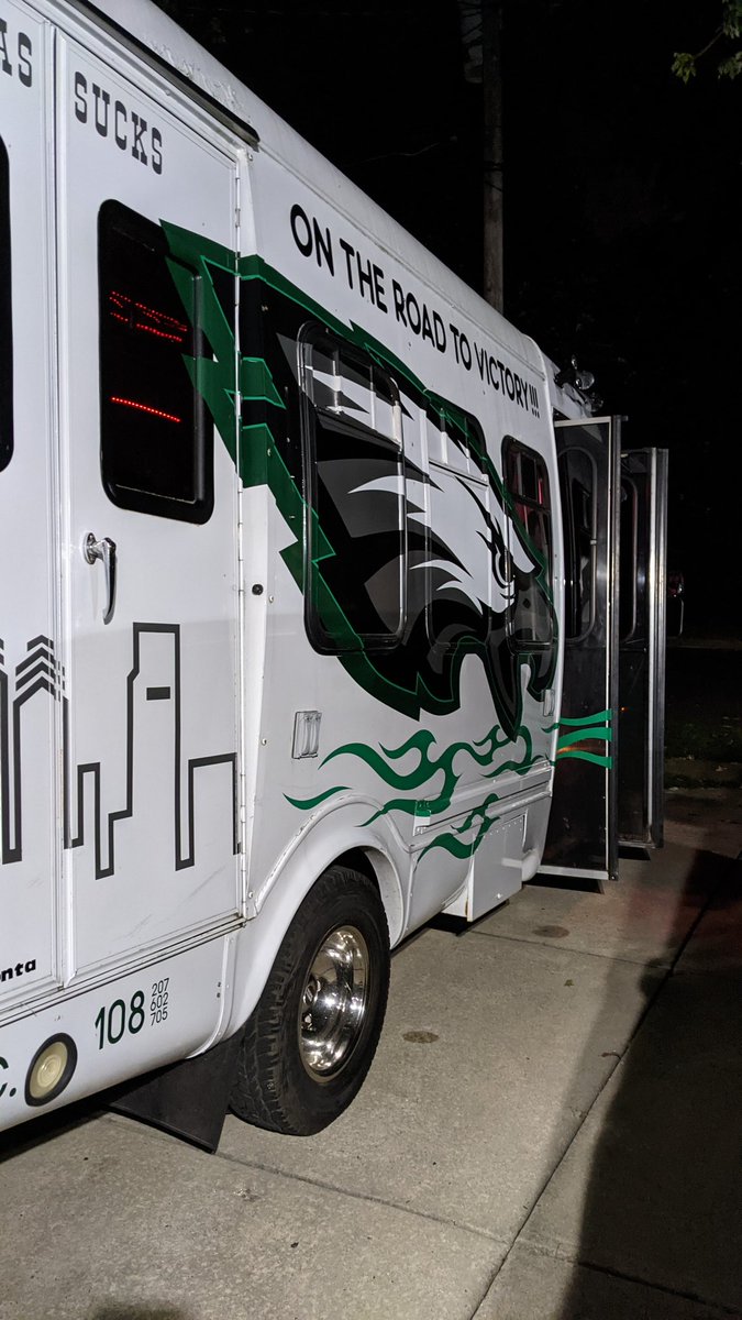LaurenAPN's tweet photo. Good morning Eagles Nation! Up and at it! Regardless how we do today, we've never lost at tailgating! Cheesy hash brown casserole anyone? ๐๐๐ฆ
๐
#FlyEaglesFly
#BirdGang
#F2Crew https://t.co/IR9l5MjDAK