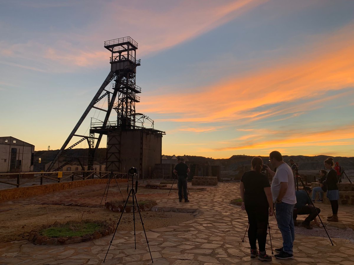 Cortegana_tur's tweet photo. Compartimos con vosotros algunas fotos del interesante taller de fotografía nocturna organizado por el Ayuntamiento de Cortegana que tuvo lugar ayer en San Telmo. 📷🌅
#Cortegana #SanTelmo #Malacate #MinaDeSanTelmo #FotografiaNocturna https://t.co/8XktpxBJJl
