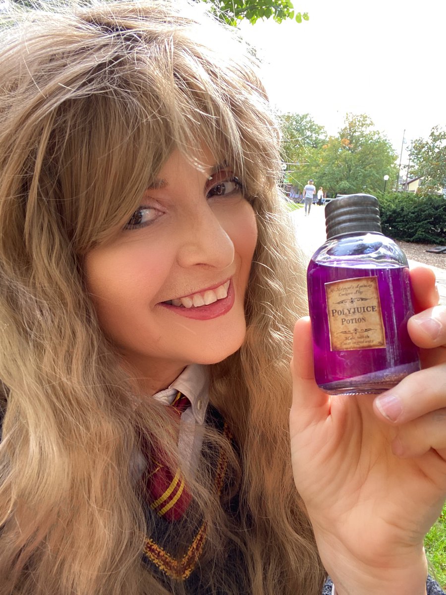 amhcosplays's tweet photo. Beware the witch with a bottle of #PolyjuicePotion. 😄 Had a great time at the Harry Potter shoot yesterday… I’m thinking we should do this every year, with more and more cosplayers! We can get them to apparate in from around the world!
#hermione #hermionegranger #cosplay https://t.co/enXPsVEkwS