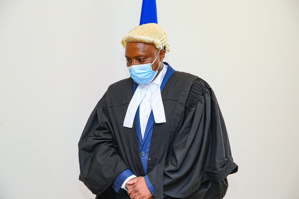 God doesn't expect me to know it all, have it all, or do it all. He just wants me to trust him through it all.

Shalom