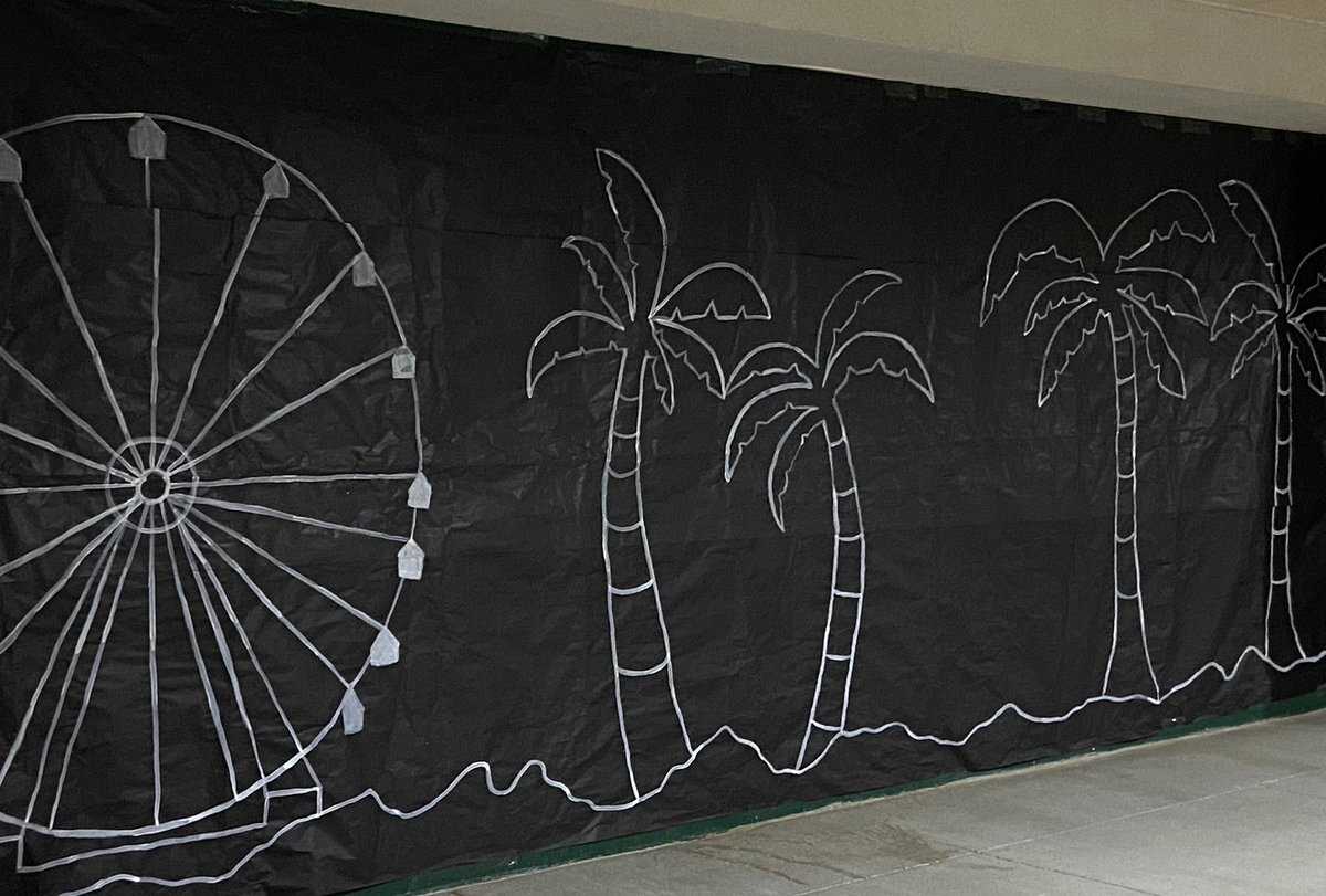 AnaPlayer_MHS's tweet photo. Not sure which wall is my favorite. @_MHSSTUCO @MontwoodHS #RAMchella #HOCO2021 https://t.co/ivHmxtFXjR