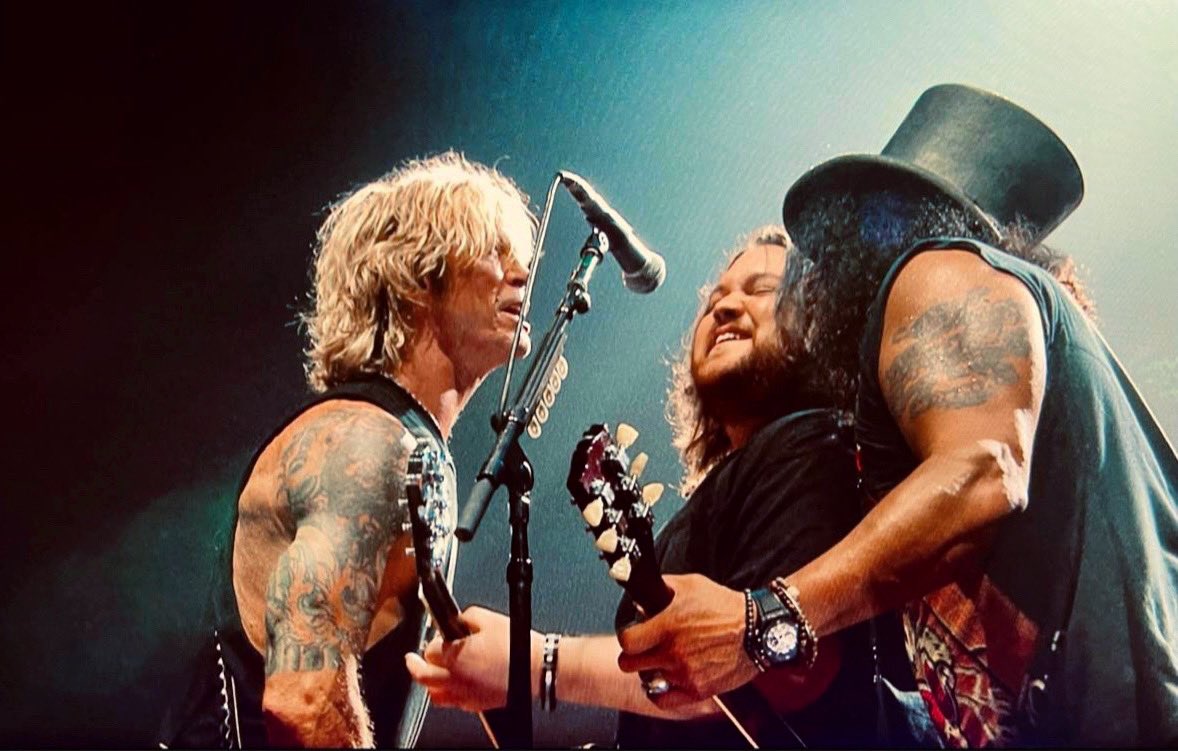 WolfVanHalen's tweet photo. What a night 🙏 https://t.co/Hkiqtyc9qV