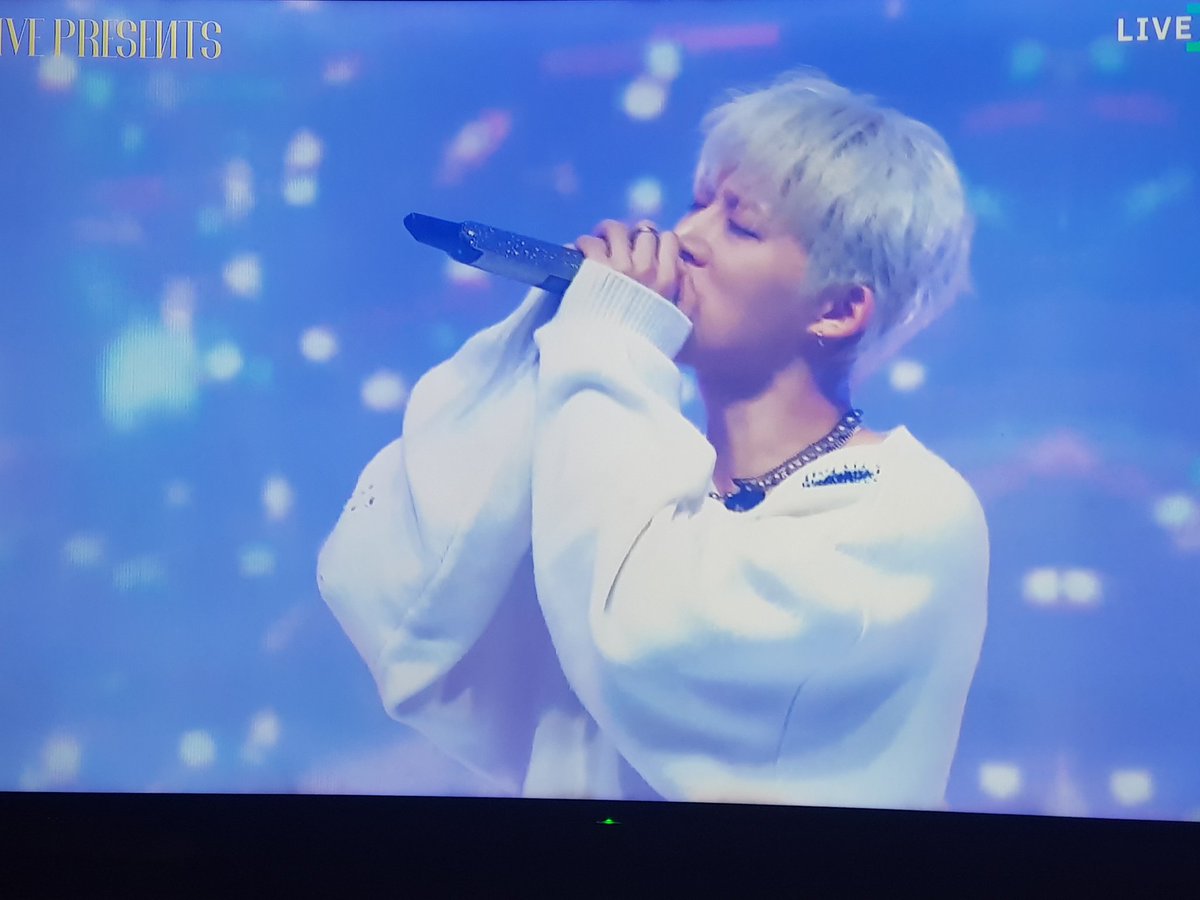 kchamodi's tweet photo. 언제나 무대 위에서 가장 빛나는 내 가수 김한빈 오늘도 최고였어~고생많았다❤
다 이겨내고 우리 곁으로 와줘서 고맙고 이렇게 근사하고 눈부신 추억을 만들어줘서 고마워❤ 언제나 그랬듯 스틸여전히 사랑해~오늘도 내가 살아가는 이유가 돼줘서 고마워❤

@shxx131bi131 
@131_label_ @livexlive ❤ https://t.co/DR2PgPzyqq