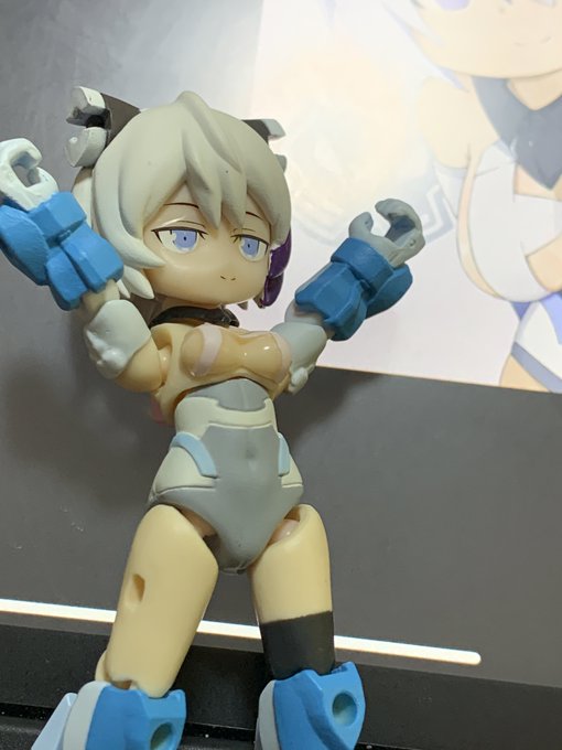 #デスクトップアーミー
10月もうちのD-phone達と元気に過ごす。 