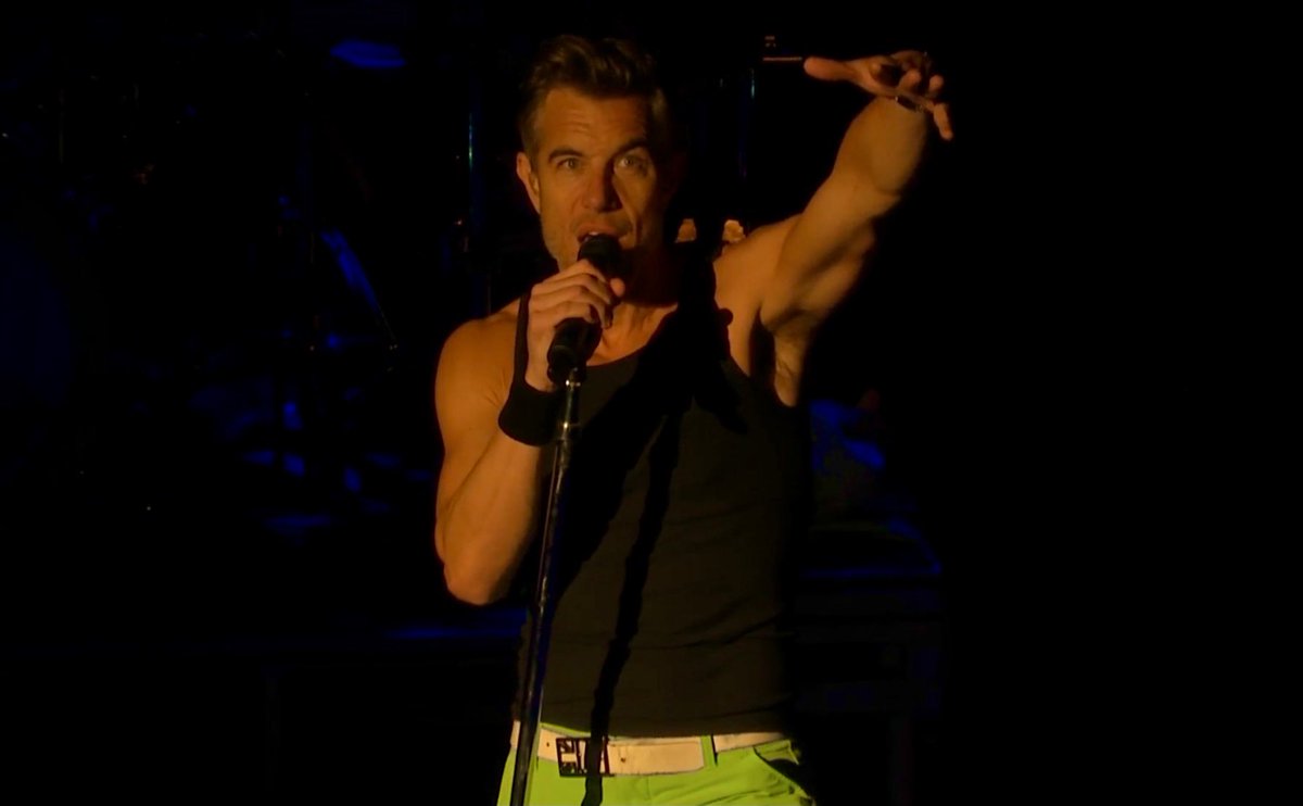 aphrodite7375's tweet photo. Wow! Just WOW! What a HOT set @311! I can only imagine the electricity in the air tonight at Red Rocks!!! Damn! You guys are bad ass @NickHexum, @pnut, Chad, Tim & SA!!! π₯β€οΈπΆ #311StreamSystem https://t.co/oo6yNe4z7I