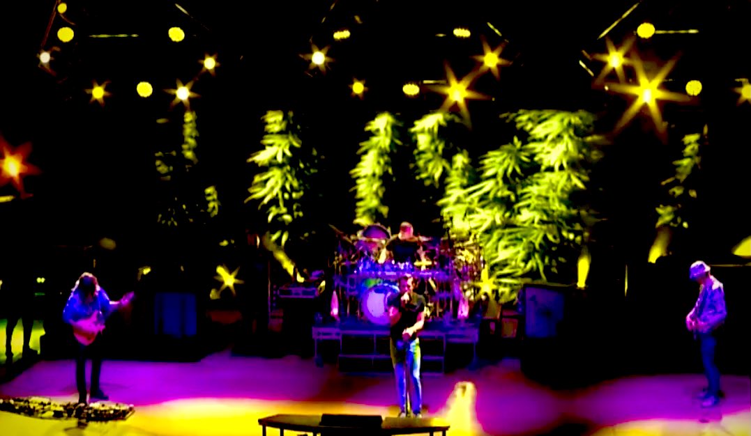 aphrodite7375's tweet photo. Wow! Just WOW! What a HOT set @311! I can only imagine the electricity in the air tonight at Red Rocks!!! Damn! You guys are bad ass @NickHexum, @pnut, Chad, Tim & SA!!! π₯β€οΈπΆ #311StreamSystem https://t.co/oo6yNe4z7I