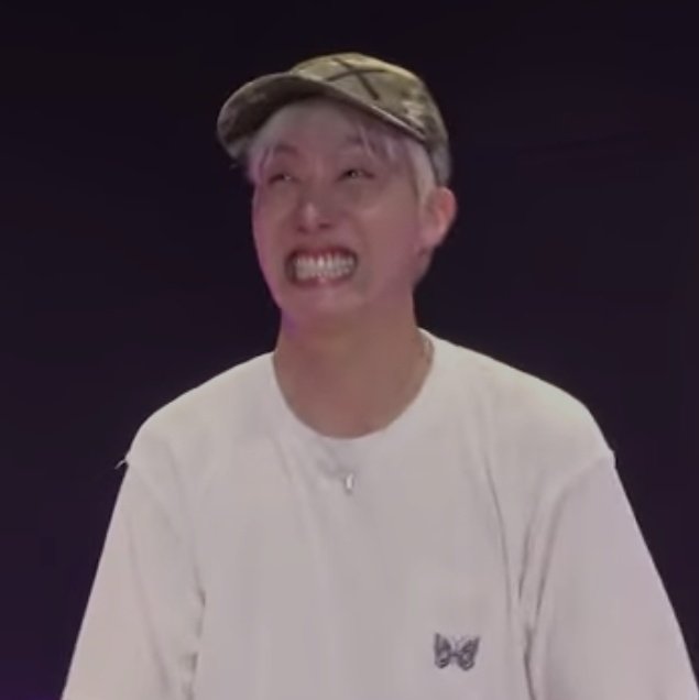 AbbYlosBitis's tweet photo. Fui la รบnica que noto la cara graciosa de Hobi?? JAJJAAJAJJA AMO๐๐๐๐
#3j
#3jdomination https://t.co/o7Bn2lUGm8