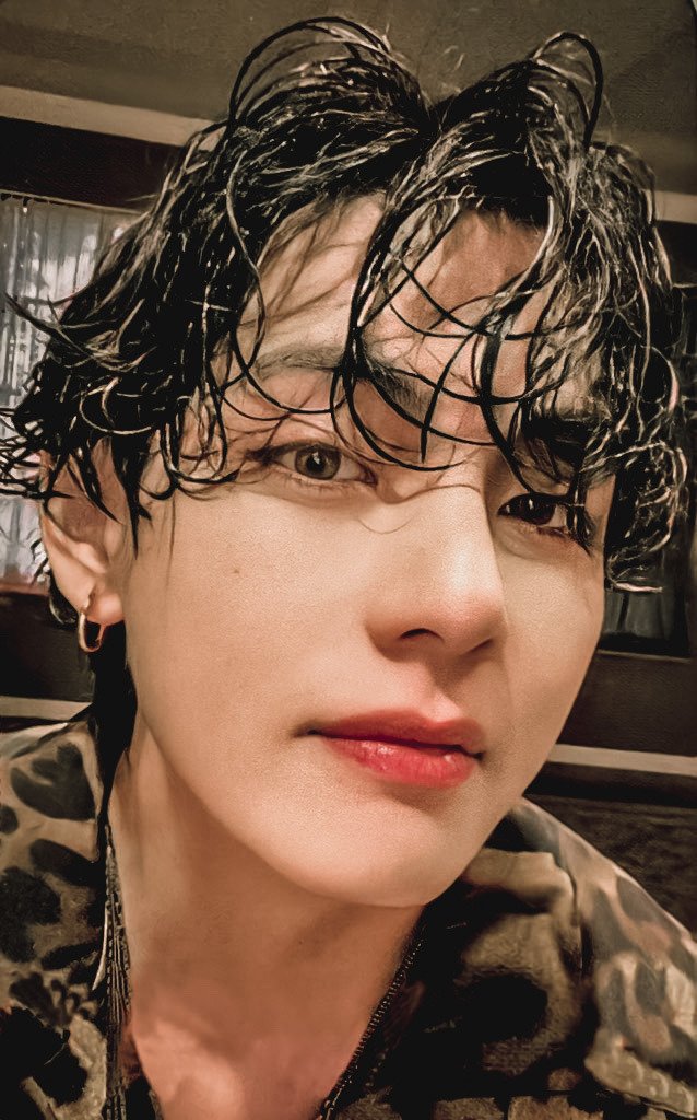 bangtansphi's tweet photo. keramas dulu (?) https://t.co/kNaSRBB4pA