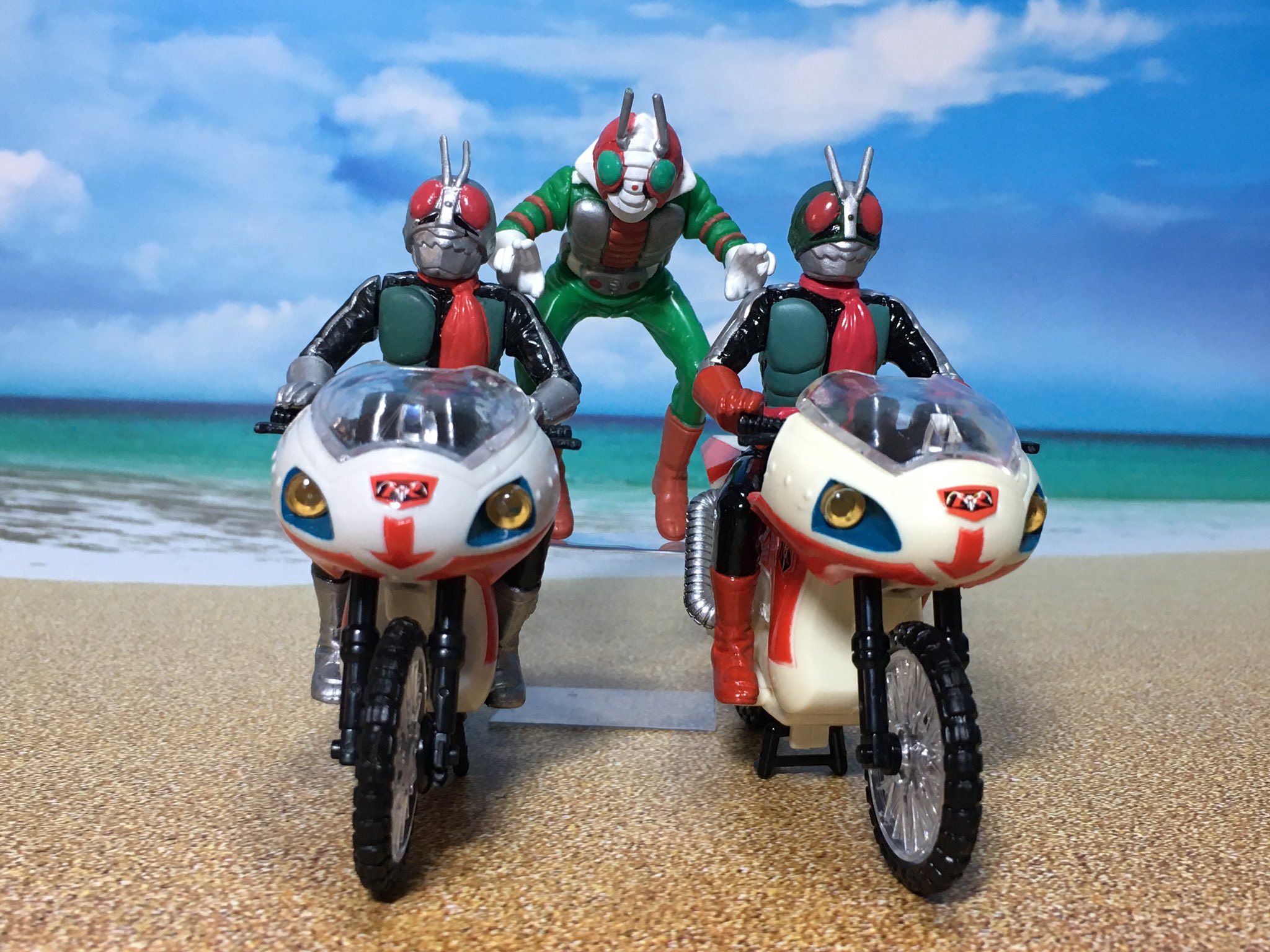 タカ Youtuber 新１号 新２号 ｖ３が勢揃い ｖ３をダブルライダーの後ろに乗せて34話のトリプルライダーパワーを再現できる 仮面ライダー 仮面ライダーv3 ザ ライダーマシン サイクロン号 ハリケーン号 T Co Go4nxefmrw Twitter