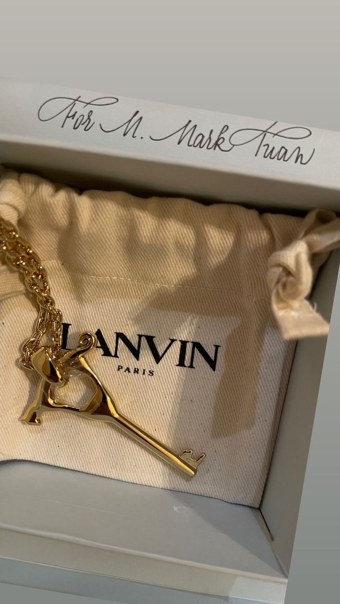 211003 Mark Tuan attending @LANVINofficial show for Paris Fashion Week S/S 2022

instagram.com/stories/willgy…

#MarkTuan_LanvinShow
#MarkTuan_ParisFashionWeek  
#Lanvin #MarkTuan <a href="/marktuan/">Mark Tuan</a>