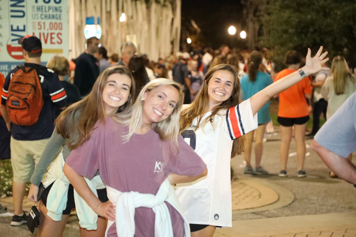 t3p_iykyk's tweet photo. I just got back from Toomer's! Raw pics!!! #WarEagle #LSUWHO? #BeatLSUYES @AuburnFootball Great game guys & way to never let it get away from you! DEFENSE STEPPED UP BIG in 2nd Half! #AuburnFamily What a wonderful Sunday morning Y'all! Thanks @Dylanupnext__ for amping these fans! https://t.co/3HrF1sSKJ2