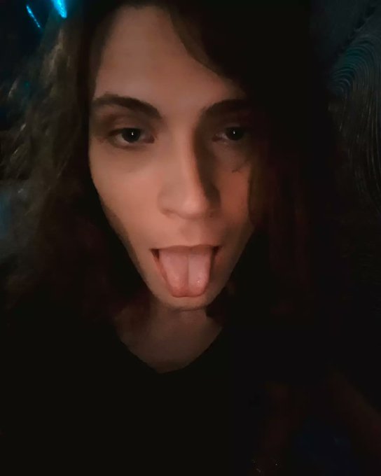 1 pic. ?Have a nice day, everyone, and I'm in the theater for Venom2 right now?
#femboy #trans #sissy