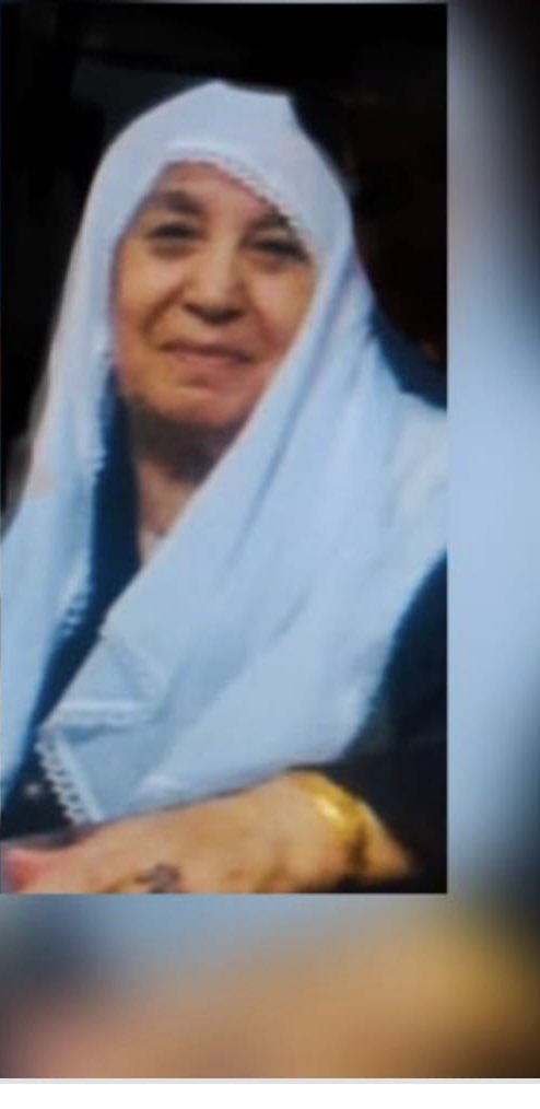 3 Ekim 2014..😢
Annemmm ..
Mekanın cennet olsun..

Kokunu..
Yüzünü..
Dizini..
Sesini..
Sessizliğini..
Asaletini..
Sohbetini..
Muhabbetini..
Dualarını…
“5 dakika daha otur”demeni..
Seni çok özledim annemm..

Mekanın cennet olsun annem..