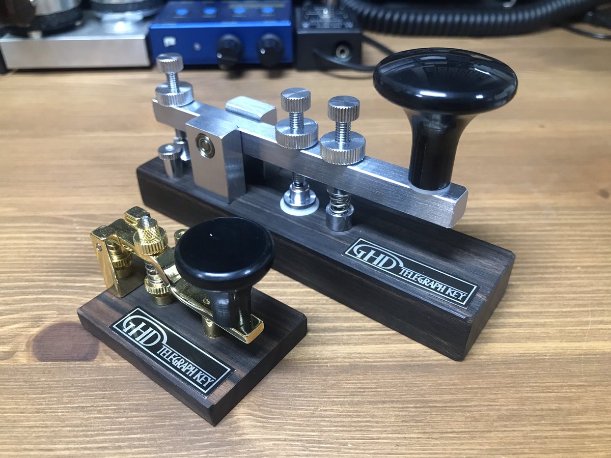 徒骨亭 On Twitter Ghdキーさんの ハムフェア2021限定特価品 セールから 超小型黒檀ベースの電鍵を購入しました 現時点では売り切れ かも 2014年に販売された黒檀ベースの小型電鍵kt 214と較べてもかなり小型です Morse Expressの2016年版クリスマスキーによく