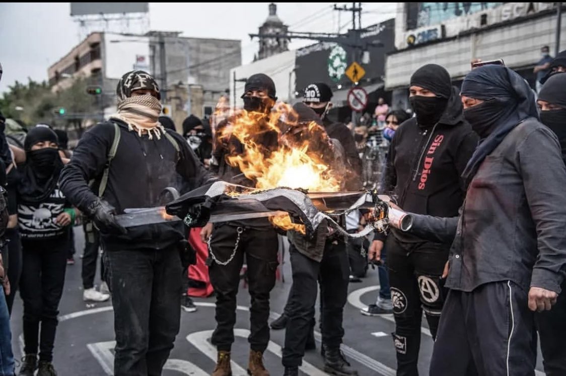 VIM_Media's tweet photo. On October 2, 1968 Mexican police &amp; military troops killed hundreds of activists before the start of the Olympics. Students yelled “We don't want Olympics, we want revolution!" From our collective memory, we don’t forget the bad governments of the past &amp; present &amp; don’t fogive! https://t.co/EpzTSCqLw9