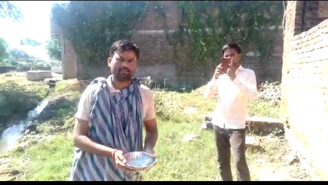 RoopendraRatho7's tweet photo. @CMMadhyaPradesh
@PMOIndia
@Indersinghsjp
@ABPNews
@aajtak
@ZeeMPCG
@ZeeNews
@JPNadda
@PMOIndia
@AmitShah
शिवराज जी बड़ी-बड़ी इमारते बनाने से शिक्षा का स्तर नहीं सुधरेगा! उसके लिए शिक्षकों की आवश्यकता होंगी ! पर यहां तो 10 साल से कोई भर्ती ही नहीं हुयी है! https://t.co/TUKInSxOOC