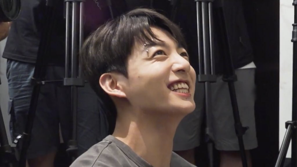 btsseternaI's tweet photo. jungkook kafasını kaldırıp size baktığında 🥺🥺 https://t.co/ty5xjEMc1C