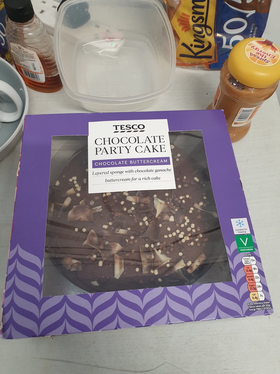 riz_one's tweet image. Morning; a 5k walk to work via Lakeside. Bought a cake for the team. Good luck to London Marathon runners; great time of year to do it. Missing our club run this morning; I&apos;m run marshalling midweek at Hyde Park #sundayvibes #runshouse #runblog