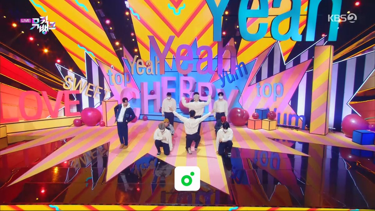dnwlsejrwlf3's tweet photo. 첫주 무대 세트들 🍒 https://t.co/VkShxo06LF