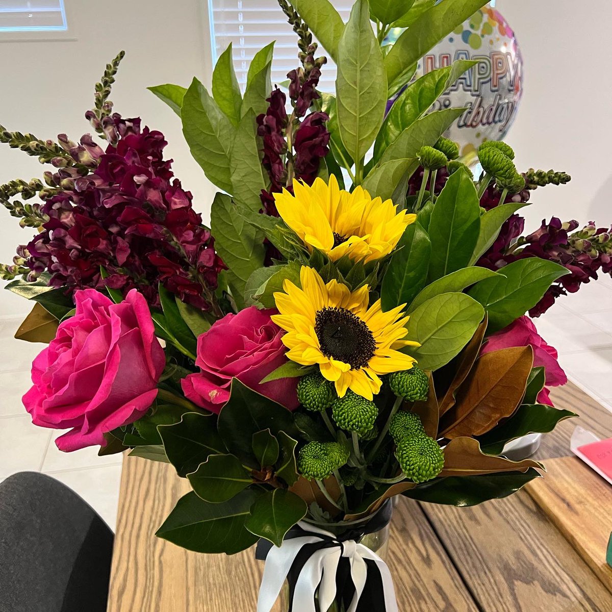ah22ch's tweet photo. Then I came home from work yesterday and these were waiting for me from #Karen and @thedarlingbud !!! I couldn’t stop smelling them or taking photos. (More to come lol) #flowers #thankyou they’re soooooo pretty! #urbanflower #shotoniphone13pro #birthday #birthdaylockdown https://t.co/PJAXr676tF